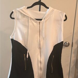 Source Unknown White and Black Sleeveless Zip-Up Hoodie